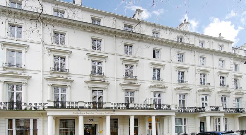 Montcalm Chilworth Townhouse, Paddington Hotel London Ngoại thất bức ảnh The photo shows a white, multi-story building characterized by classical architectural features. The facade includes multiple rows of windows with decorative balconies. The entrance is marked by a set of steps leading up to a large door, and there ar